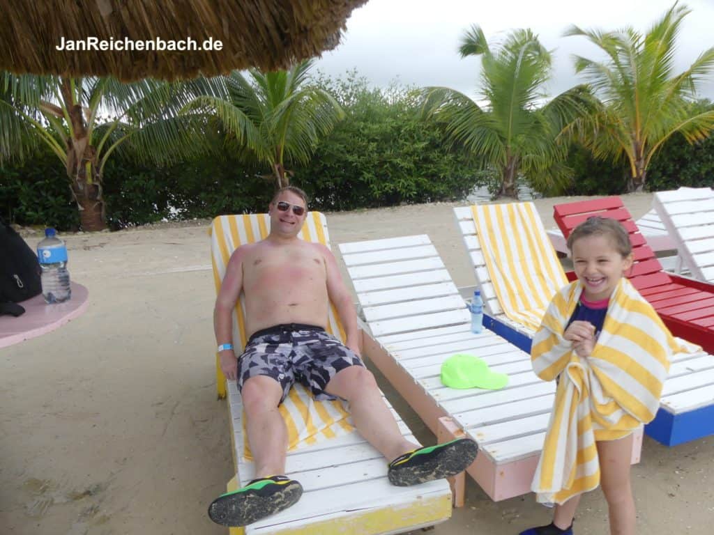 Belize - Regen - Strand - Sonnenbrand - Vater und Tochter